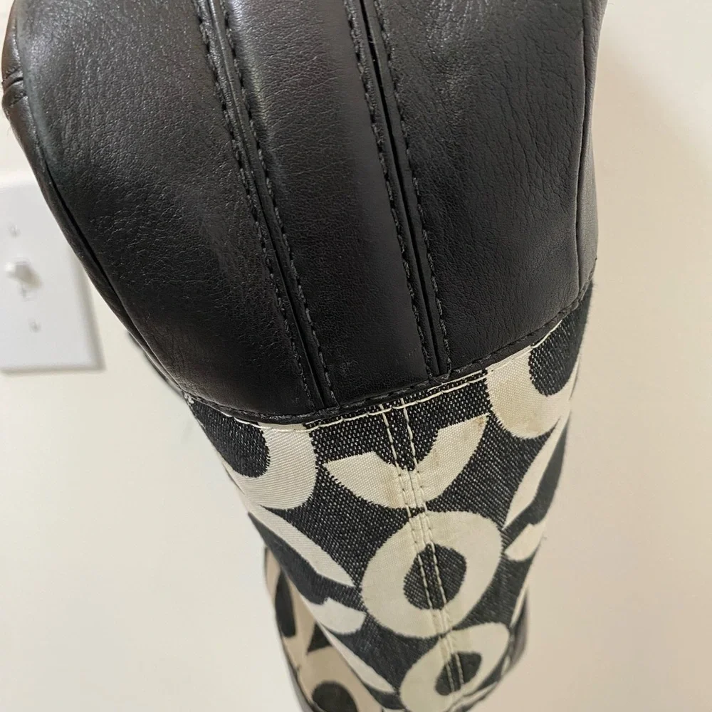 Coach vintage black and white shoulder bag